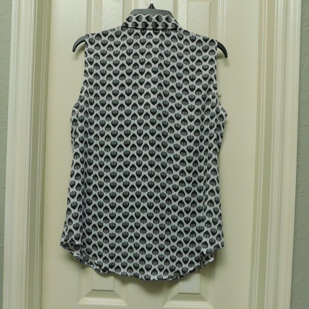 LIZ CLAIBORNE Button Up Sleeveless Blouse White Black Leaf Print Lightweight PL - Picture 2 of 6